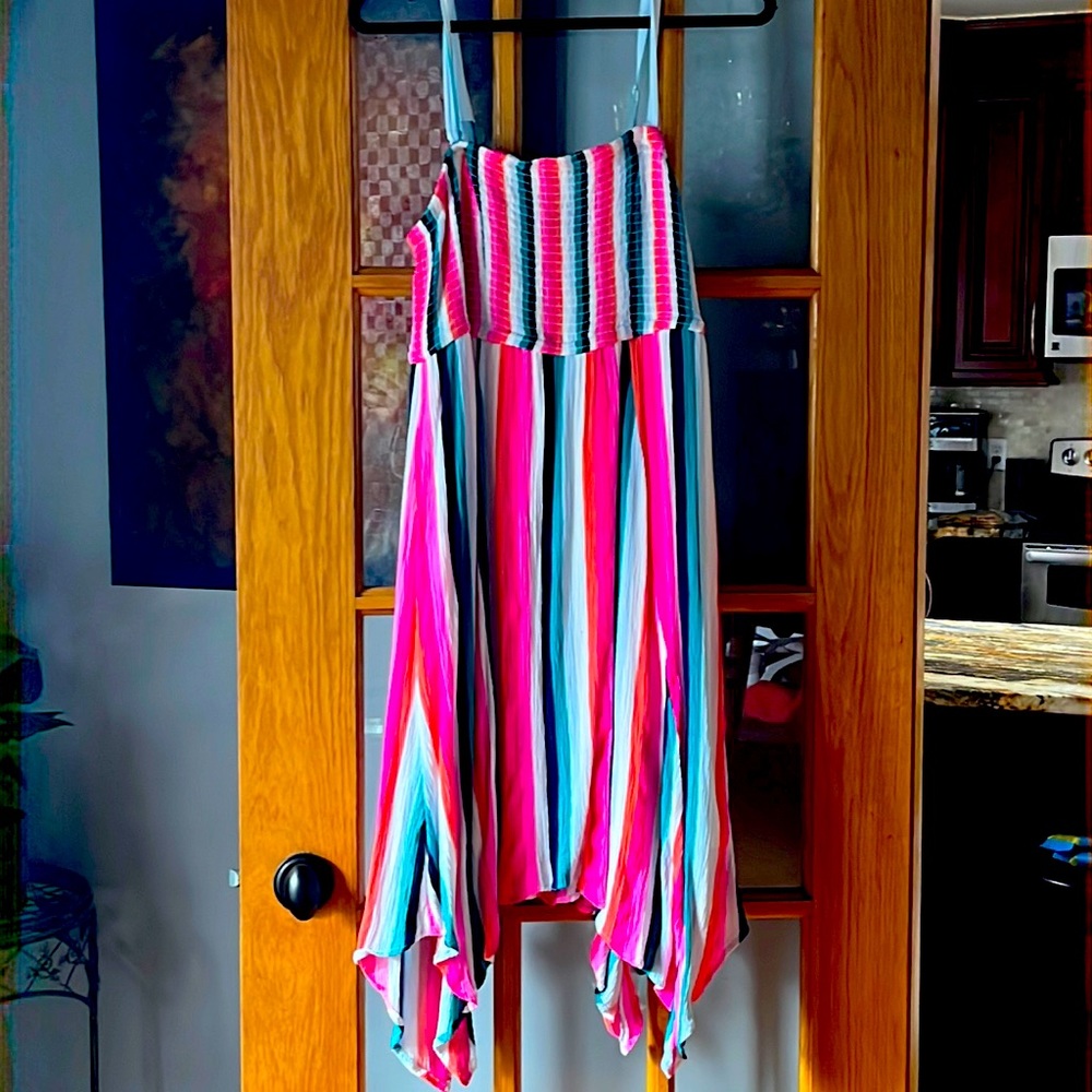 Torrid colourful dress size 1 with pockets! Shark bite hem